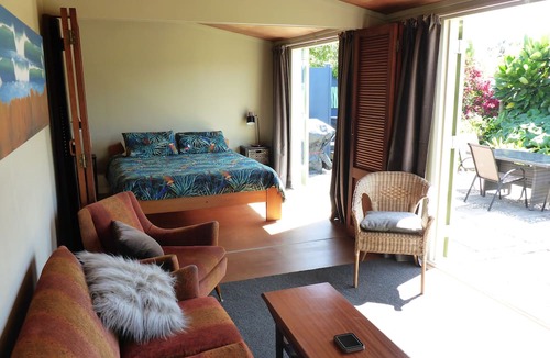 Urenui House | Relax in park-like grounds with outdoor spa.