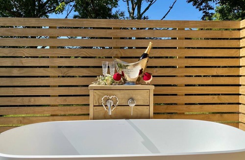 Leigh Cottage | Songbird Cottage, a luxury dog friendly hideaway - sleeps 5