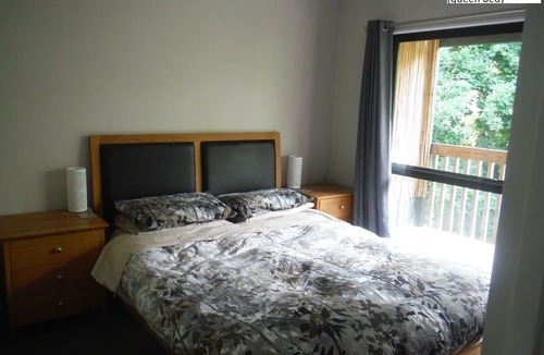 Raglan House | Leafy & private Raglan hideaway