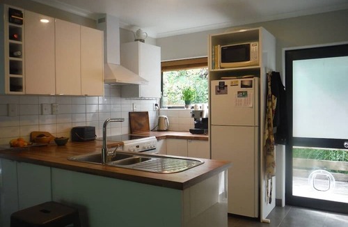 Raglan House | Leafy & private Raglan hideaway