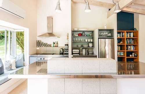 Palm Beach House | WAIHEKE BEACH RETREAT : Coast & Country Waiheke