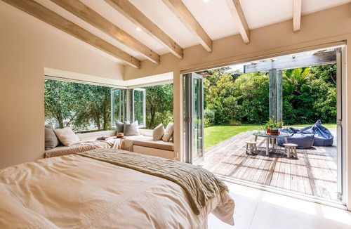 Palm Beach House | WAIHEKE BEACH RETREAT : Coast & Country Waiheke