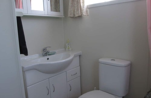 Mangawhai Heads Cabin | Kiwi bach with beach views.