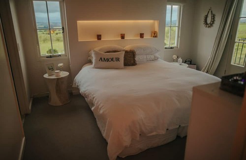 Dyerville Villa | Martinborough Accommodation - 3 bedroom Italian Styled Villa in the Wairarapa