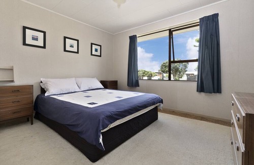 Omaha Cottage | Esme Escape - Omaha Holiday Home