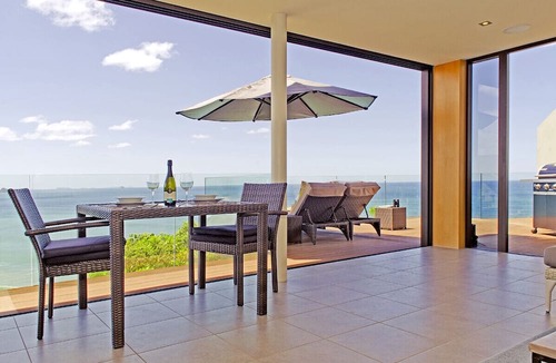 Tairua Cottage | The Lookout - Tairua Holiday Home