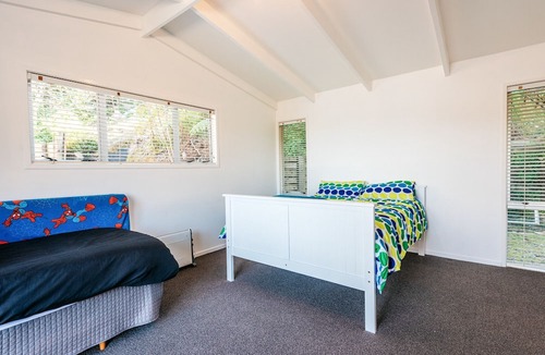 Oneroa Cottage | Beachfront Seclusion - Blackpool Holiday Home