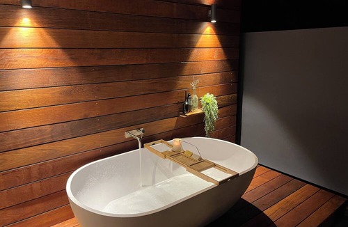 Waikanae Cottage | Lagoon Haven - Waikanae Holiday Home