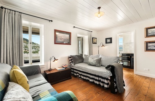 Lyttelton Cottage | Islay Cottage - Lyttelton Holiday Home