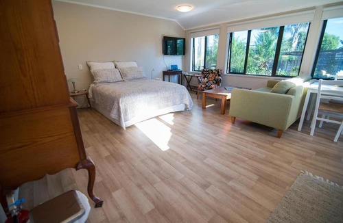 Orakei Bed & Breakfast | Terry and Cindy's B&B