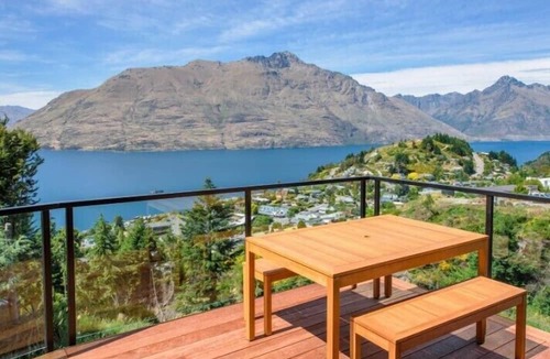 Fernhill House | Newly Built Luxe House with Magnificent View