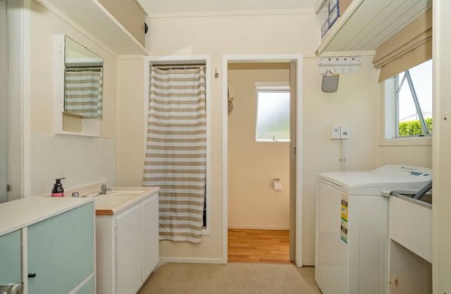 Hahei Cottage | The Rookery - Hahei Holiday Home