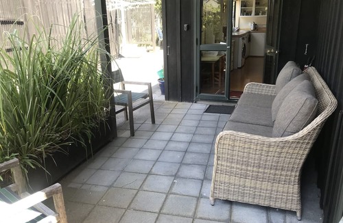 Cooks Beach Cottage | Cottage Charming, Private and Family Friendly 50m to beach!