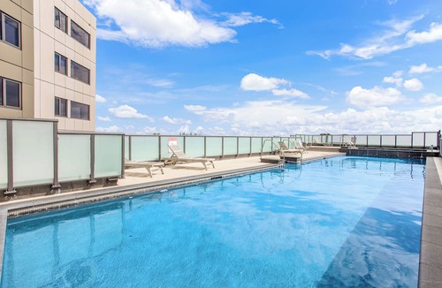 Takapuna Apartment | Sea City Views Takapuna Studio w Carpark