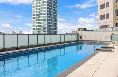 Takapuna Apartment | Sea City Views Takapuna Studio w Carpark