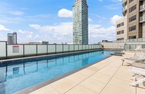 Takapuna Apartment | Sea City Views Takapuna Studio w Carpark