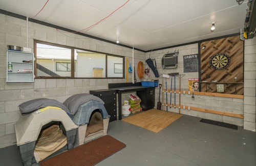 Matarangi House | House, decks/living up & down, fully fenced, family friendly 2min to beach