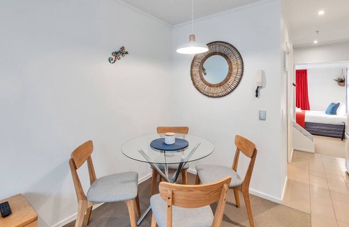 Auckland Central Business District Apartment | Chic 3 Bedroom City Central with Parking