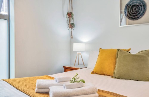 Auckland Central Business District Apartment | Chic 3 Bedroom City Central with Parking