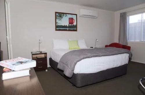 Hamilton Hotel | Arena Court Motel