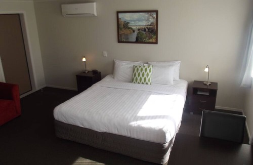 Hamilton Hotel | Arena Court Motel