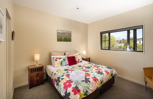 Wanaka Bed & Breakfast | Criffel Peak View B&B and Apartment