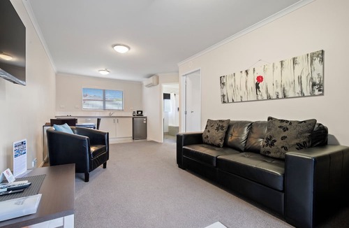 Pukekohe Hotel | Aveda Motor Lodge
