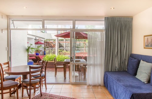 Russell Hotel | The Commodores Lodge