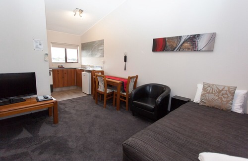 Whakatane Hotel | Alton Lodge Motel