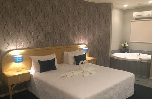 Anderson Park Hotel | Village Motel