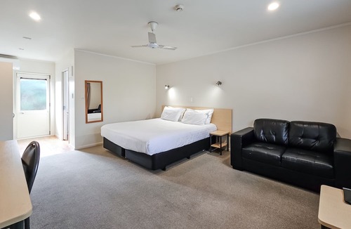 Gisborne Hotel | Captain Cook Motor Lodge