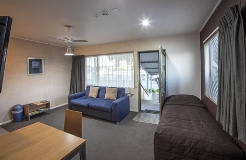 New Plymouth Hotel | Landmark Manor Motel