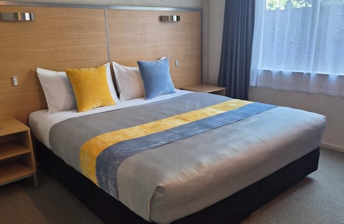 New Plymouth Hotel | Landmark Manor Motel