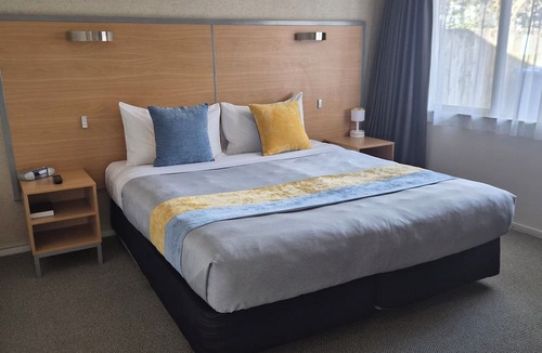 New Plymouth Hotel | Landmark Manor Motel