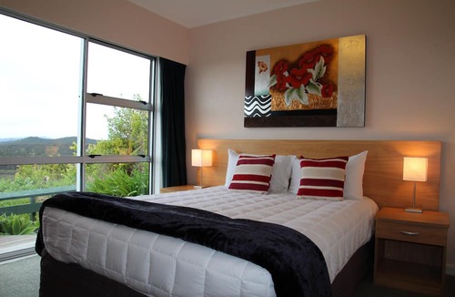 Haruru Hotel | Cook's Lookout Motel