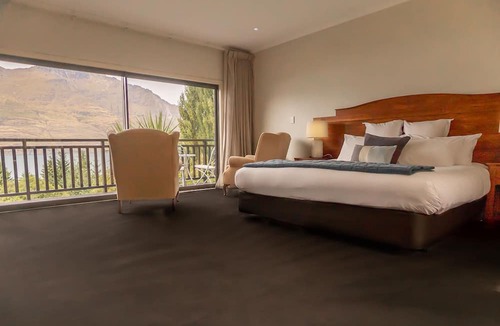 Sunshine Bay Bed & Breakfast | Hidden Lodge Queenstown