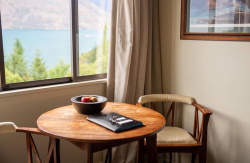 Sunshine Bay Bed & Breakfast | Hidden Lodge Queenstown