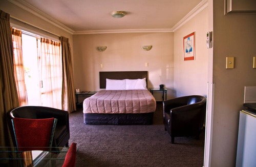 Hamilton North Hotel | Barclay Motel
