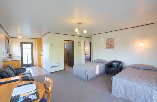 Oamaru Hotel | AAA Thames Court Motel