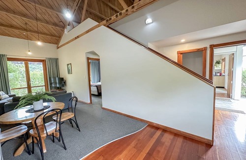 Stokes Valley Hotel | Silverstream Retreat