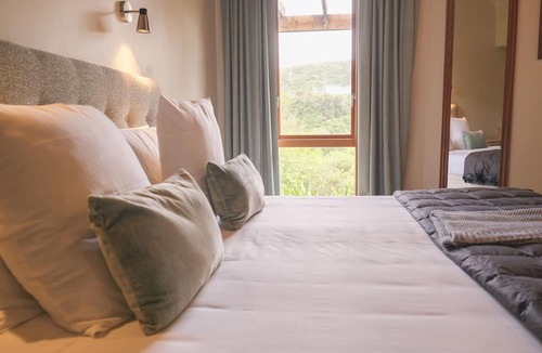 Stokes Valley Hotel | Silverstream Retreat