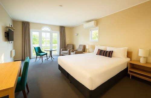 Upper Hutt Hotel | Wallaceville House Motor Lodge
