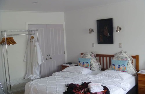 Whitianga Bed & Breakfast | At Parkland Place