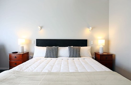 Oamaru Hotel | 289 Midway Motel