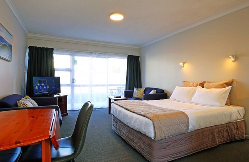 Oamaru Hotel | 289 Midway Motel