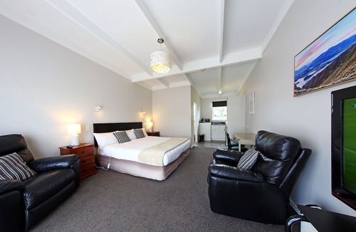 Oamaru Hotel | 289 Midway Motel