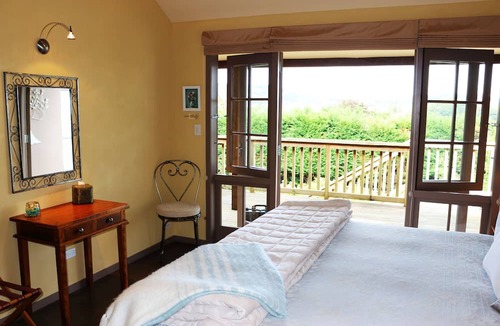 Cambridge Hotel | Huntington Stables Retreat Accommodation