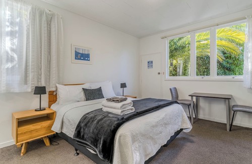Dunedin City Centre Hotel | George Street Motel Apartments