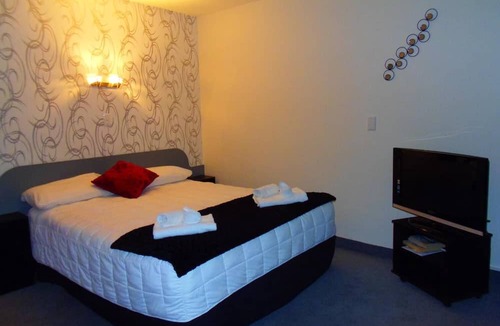 Paraparaumu Hotel | Kapiti Lindale Motel & Conference Centre