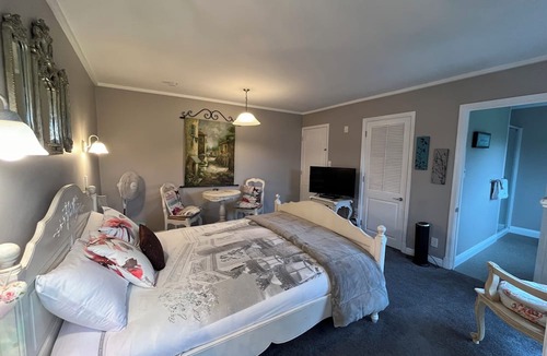 Paraparaumu Beach Bed & Breakfast | Tudor Manor Bed & Breakfast